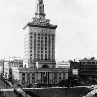 Oakland City Hall and central plaza in 1917 in California
