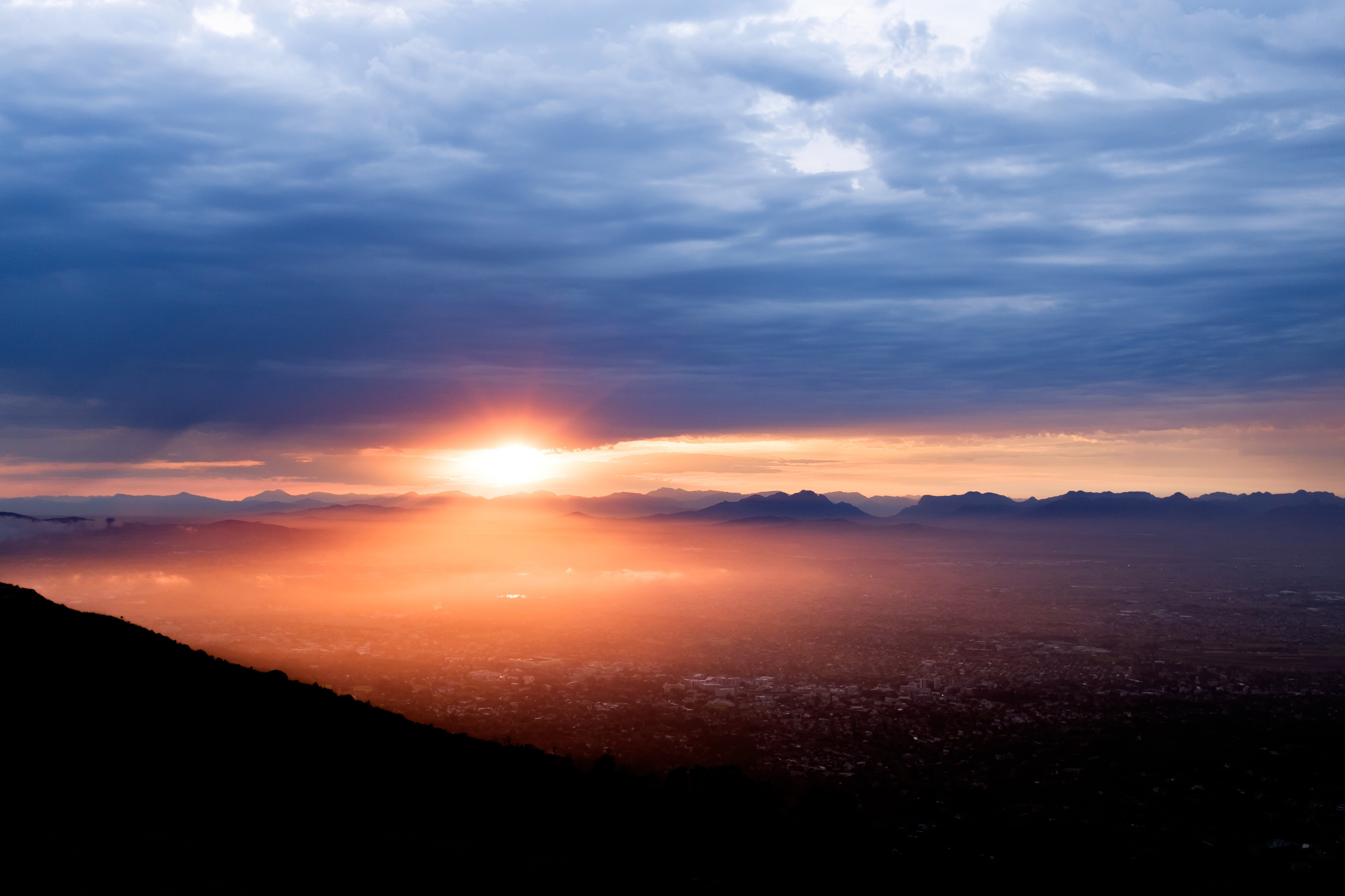 sunrise-over-the-city-of-cape-town-south