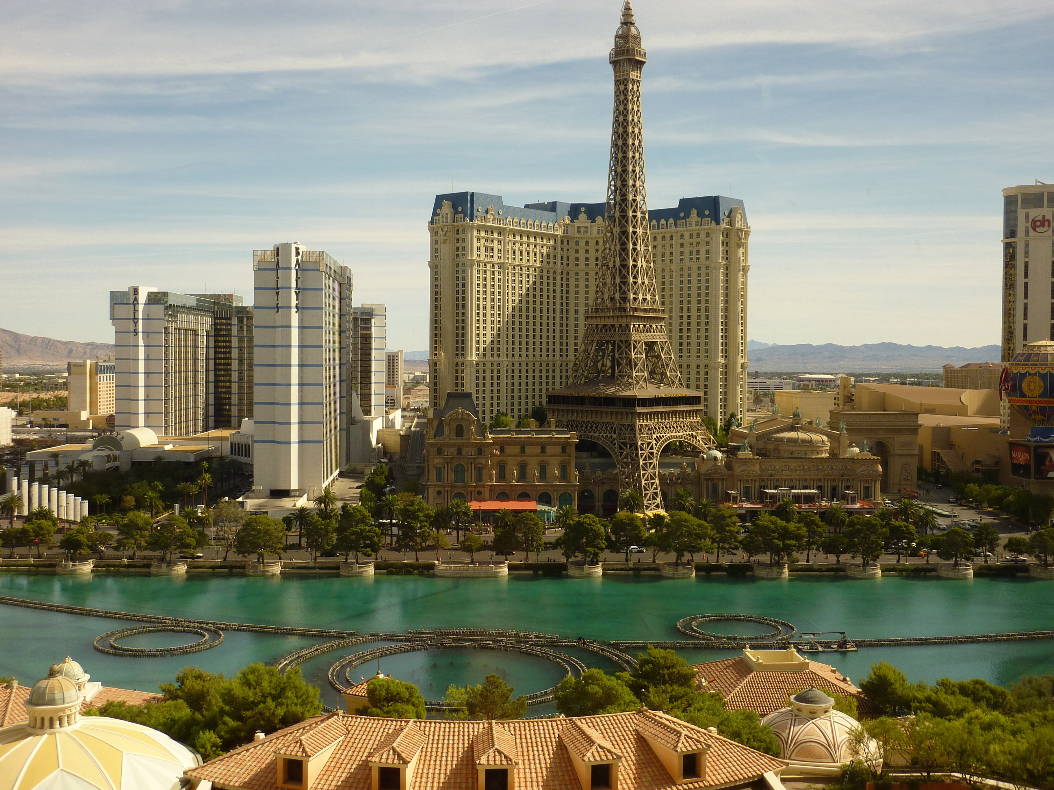 File:The hotel Paris Las Vegas as seen from the hotel The Bellagio