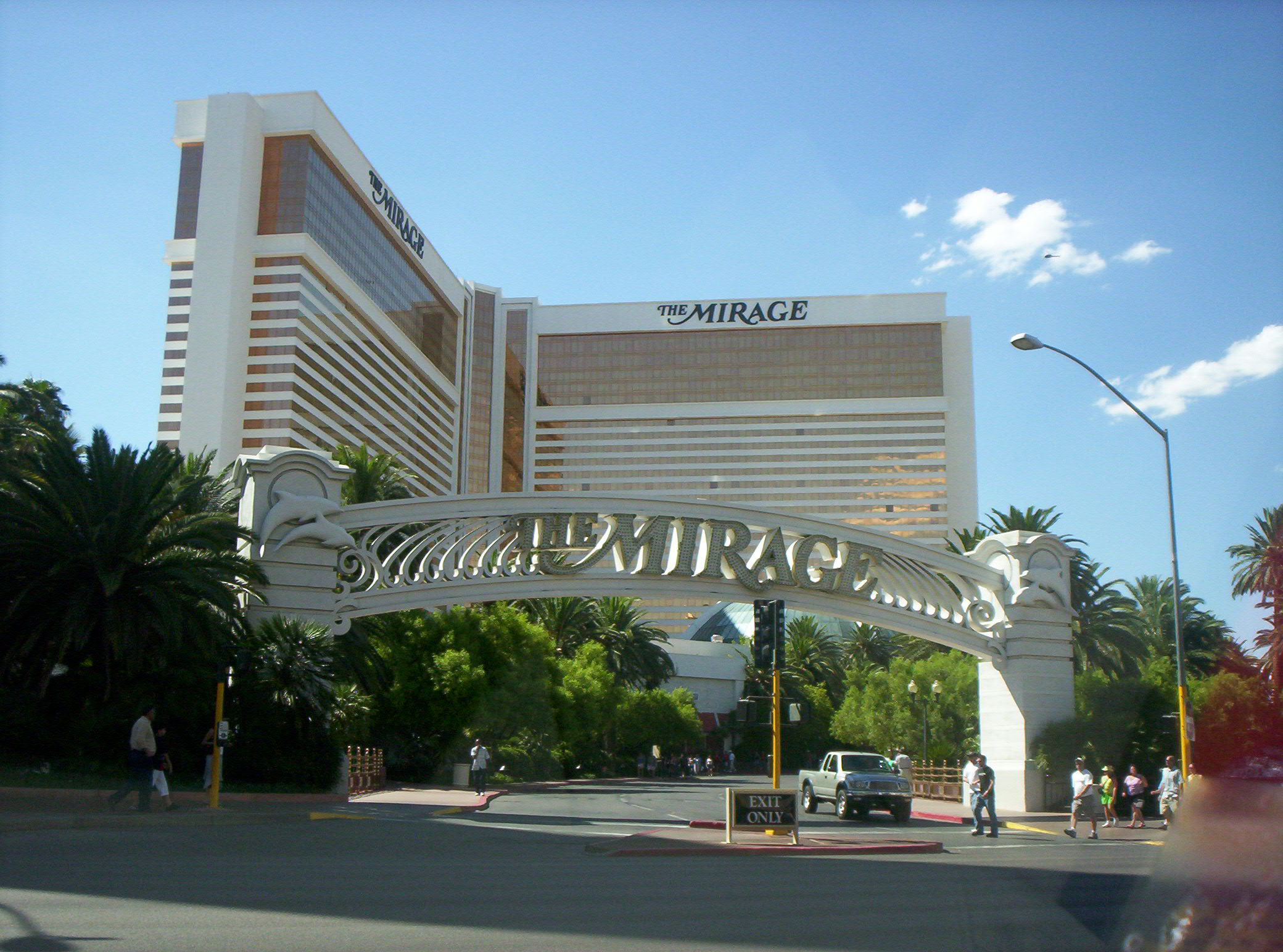 las vegas mirage casino was built by